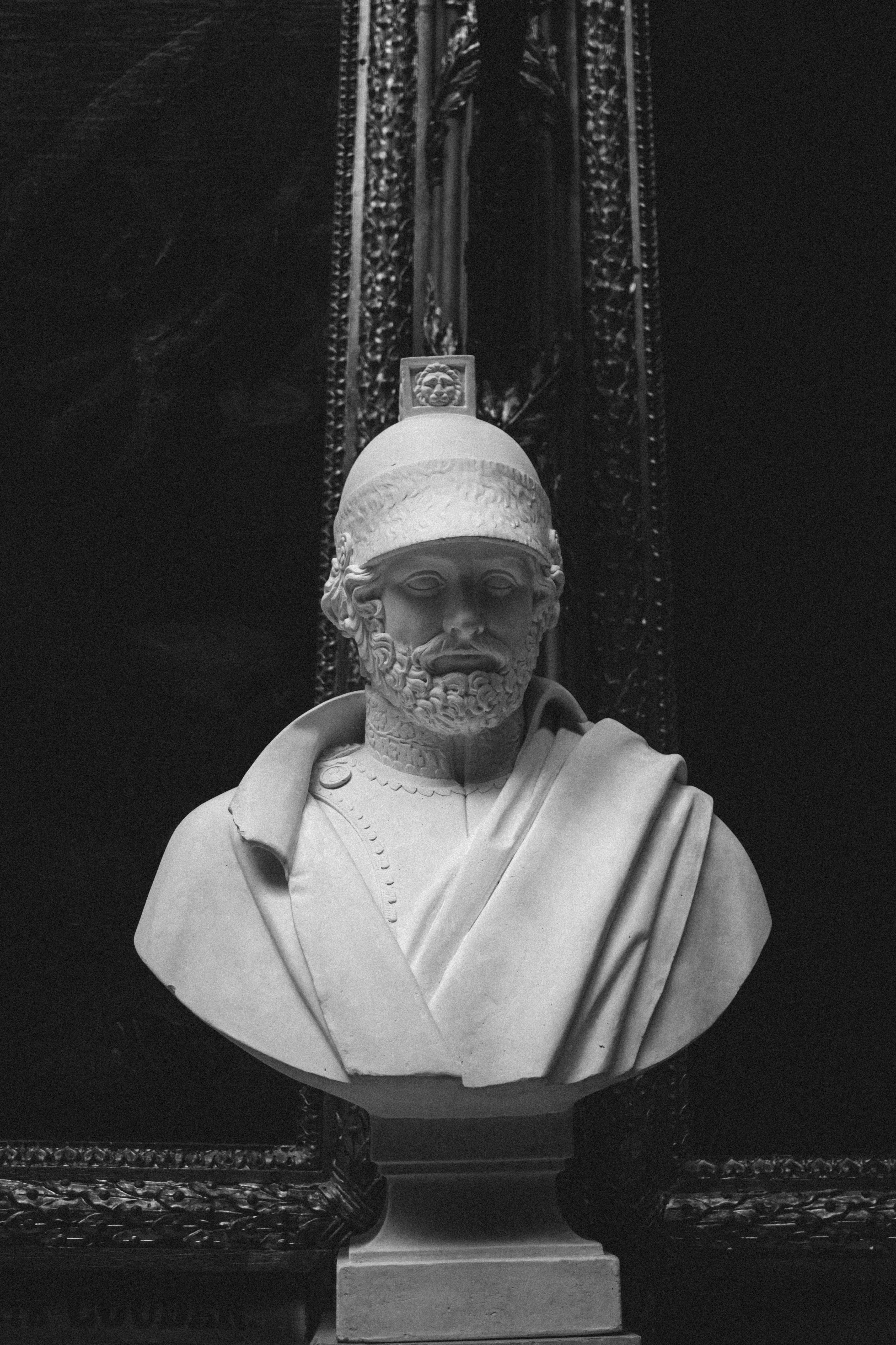 grayscale photo of man wearing white thobe
